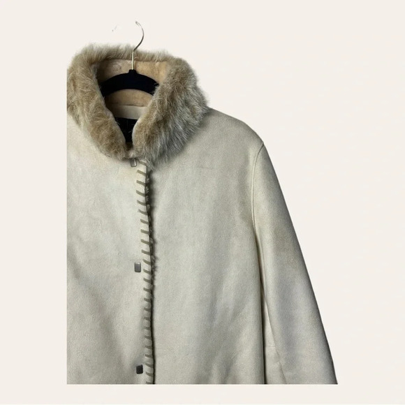 Moda INTERNATIONAL FAUX FUR AND FAUX SUEDE LONG COAT SIZE MEDIUM BEIGE BUTTONS - Picture 2 of 11
